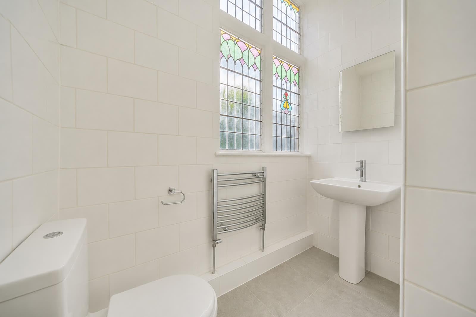 Same bathroom digitally cleared. Cleaned, depersonalised, ready for the listing